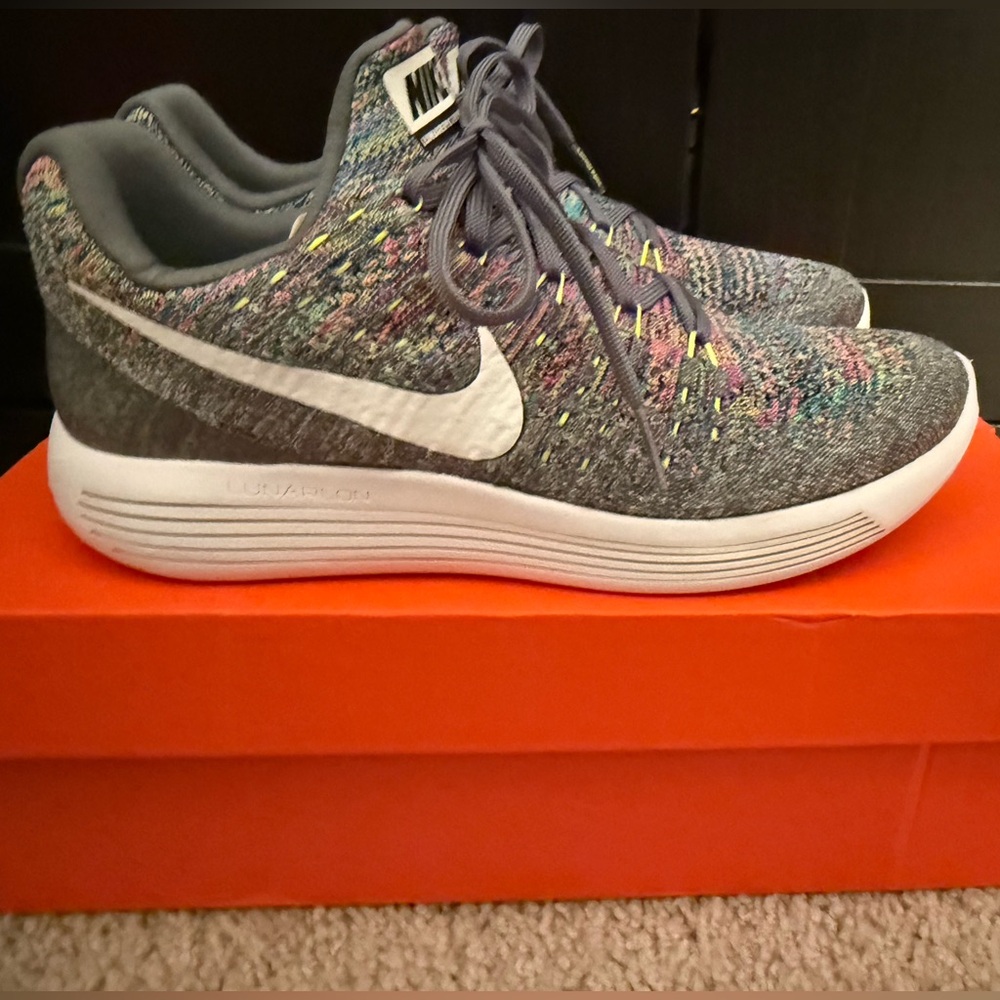 Brand New in box Nike women’s US size 8 Lunarepic Low Flyknit 2 sneakers